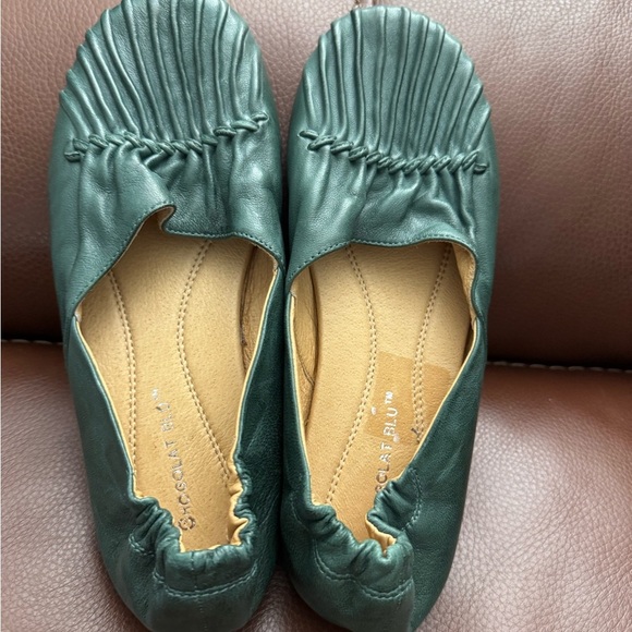 Coccoli Green Flats with Elegant Ruched Detail - Picture 4 of 6